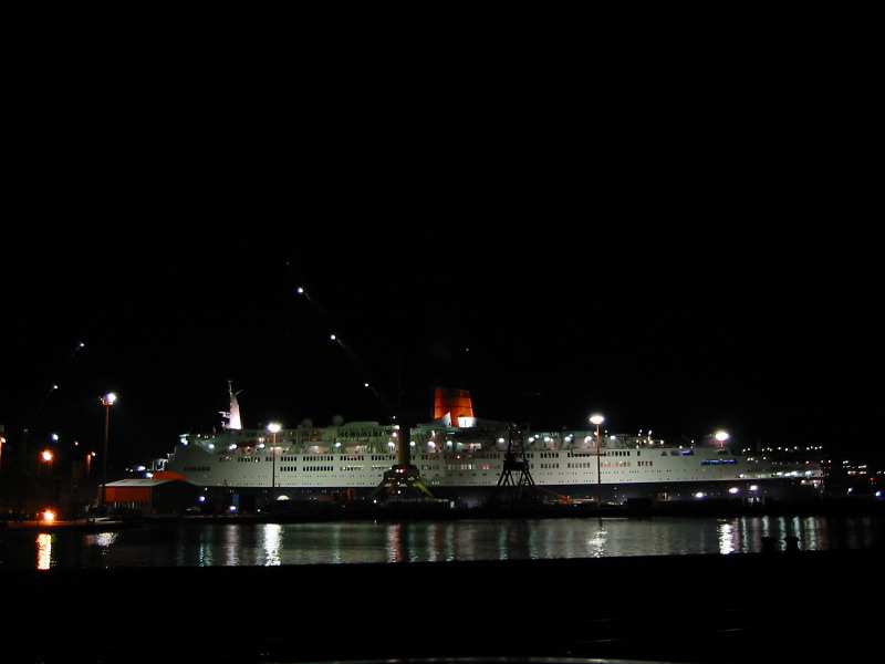 From the other side, a view onto QE2's full length