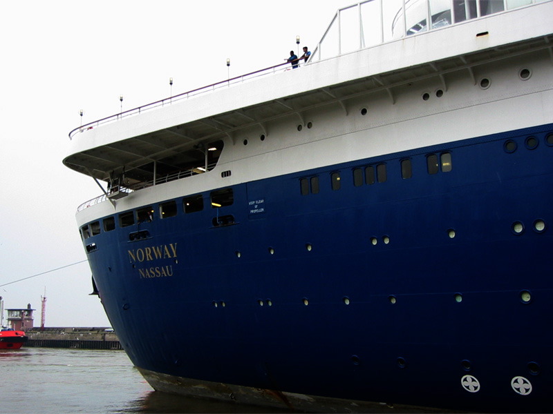 The stern of the "Norway" is elegant, too, even with the enlarged deck added to it.