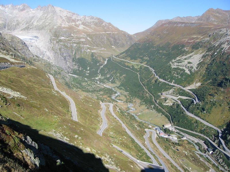 Auf dem Rückweg fahre ich wieder an Gletsch vorbei, über den Grimselpass