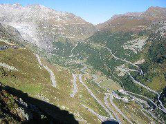 Auf dem Rückweg fahre ich wieder an Gletsch vorbei, über den Grimselpass