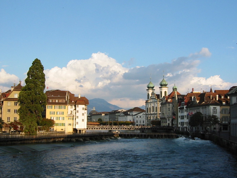 Hier fließt die Reuss durch die Altstadt von Luzern