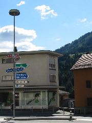 Airolo: Die Gotthardstrasse endet hier, weiter geht es zum Nufenenpass (Passo Novena)