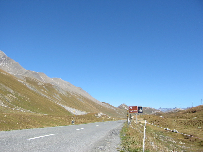 Hier geht es gleich weiter, hinab ins Engadin