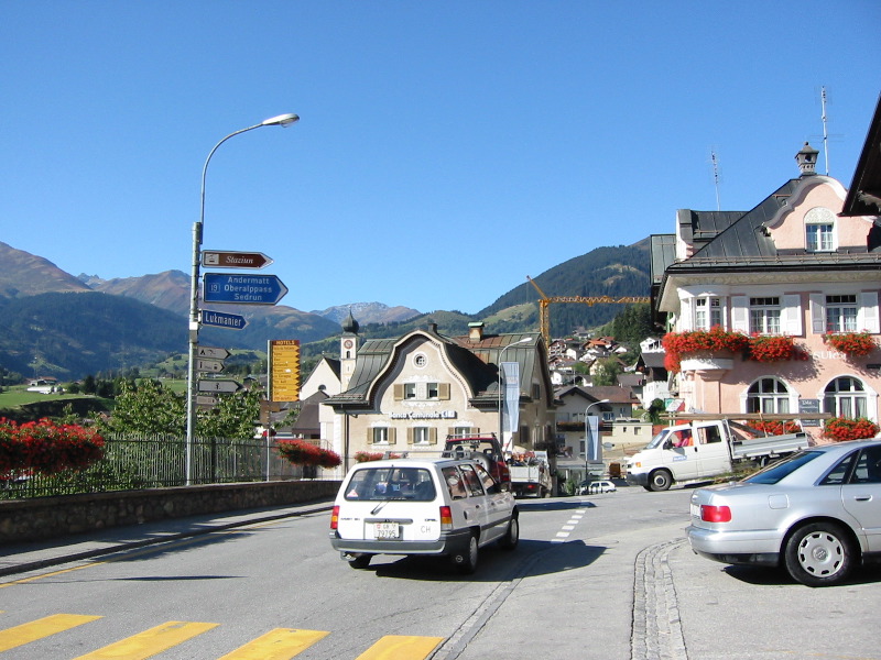 Das Ende der Oberalp-Passtraße in Disentis. Den Lukmanier fahren wir vielleicht ein anderes mal :)