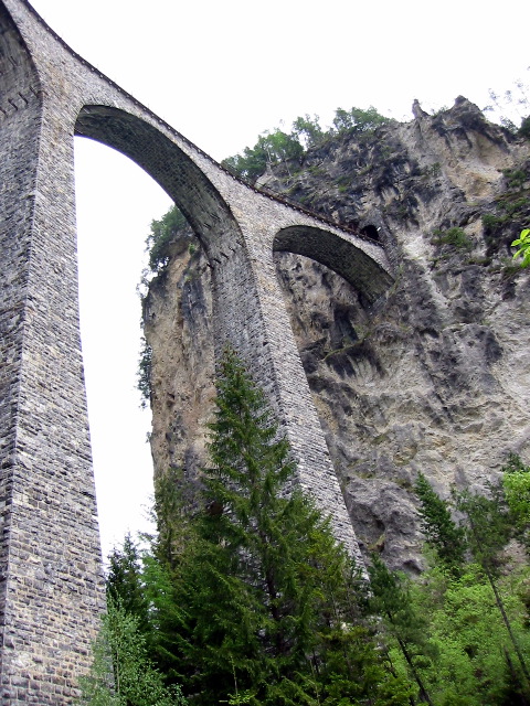 Selbst auf diesem Bild sieht man nicht die volle Höhe des Viaduktes