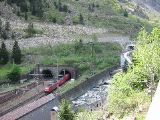 Das Nordportal des Gotthard-Tunnels. Man beachte die DB-Loks...