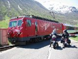 Hier rauscht ein Glacier-Express vorbei