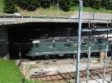 Dieser Zug fährt gerade in den Gotthardtunnel
