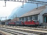 Nette Aufreihung von Loks vor dem Depot in Erstfeld