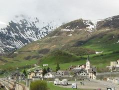 Auf den Spuren von James Bond (Goldfinger): Daß der Furkapass noch nicht komplett geöffnet war, kam gelegen, um mich in Ruhe nach den Drehorten einiger Szenen aus Goldfinger umzusehen.