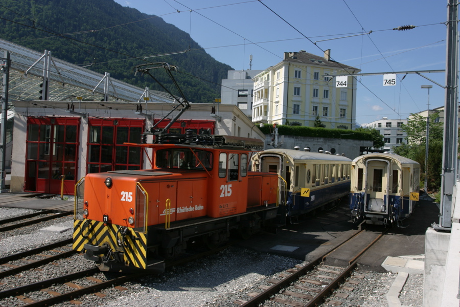 In Chur warten ein paar RhB-Salonwagen auf den Einsatz