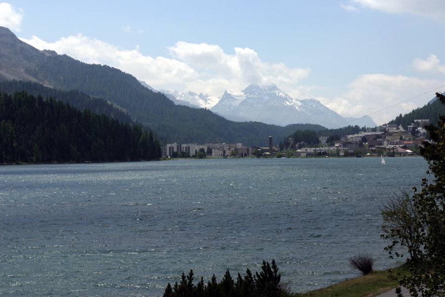 Der See direkt neben dem Bahnhof