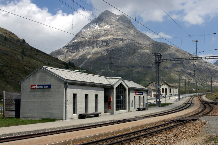 Das sehr moderne Bahnhofsgebäude hat dennoch einen gewissen Reiz