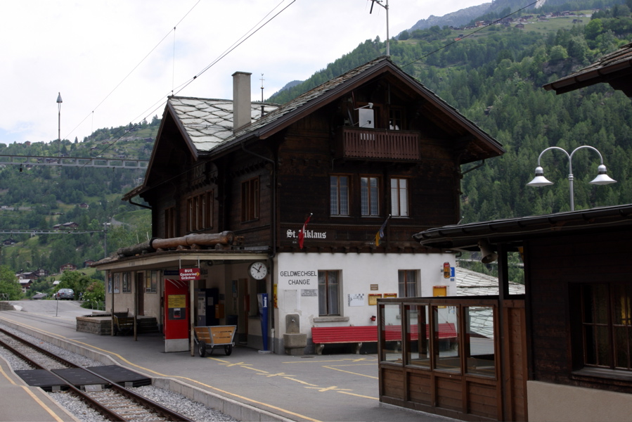 Der Bahnhof von St. Niklaus, gibt es auch als Modell
