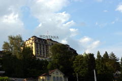 Das Hotel von der Seepromenade aus