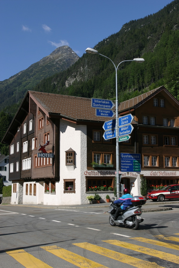 Die Abzweigung zum (offenen!) Sustenpass