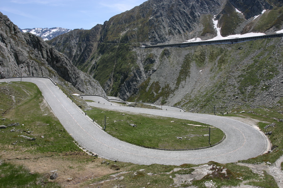 Hinunter fahre ich auf der "Tremola"