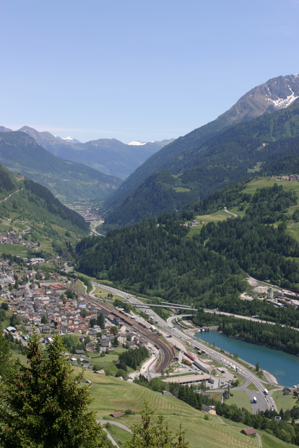 Fast unten: Der Blick auf Airolo