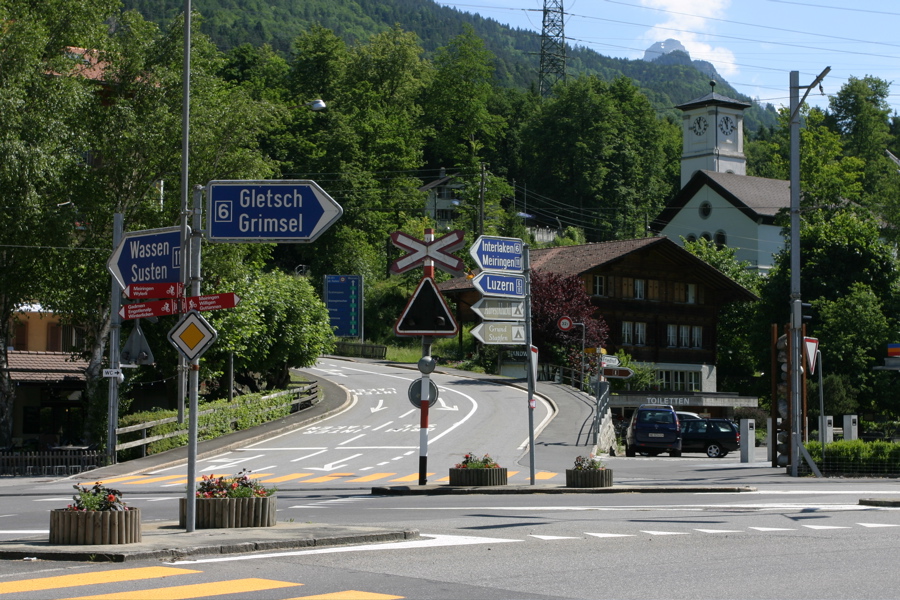 Nach einigem Gekurve geht es in Innertkirchen weiter zum Grimselpass