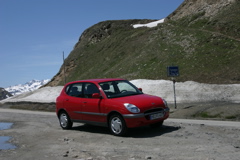 Das kleine, rote Auto (mal wieder) auf dem Furkapass