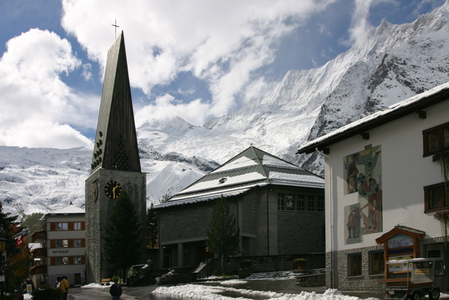 Dorfplatz: 1790m, Dom (rechts oben): 4545m